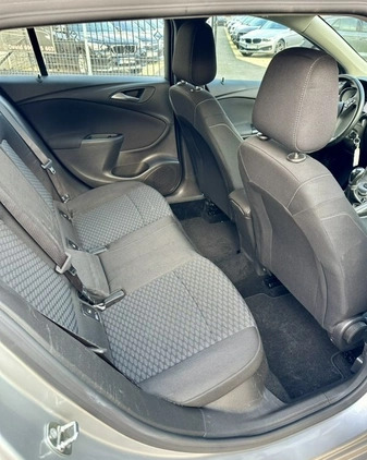 Opel Astra cena 37900 przebieg: 168000, rok produkcji 2017 z Wąbrzeźno małe 121